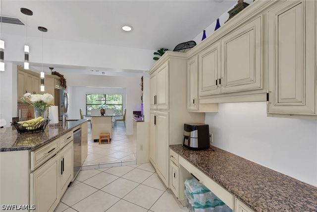 3036 Round Table LN, Naples, FL 34112