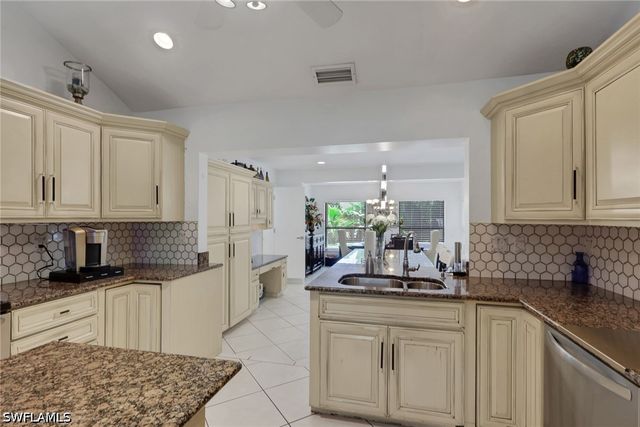 3036 Round Table LN, Naples, FL 34112