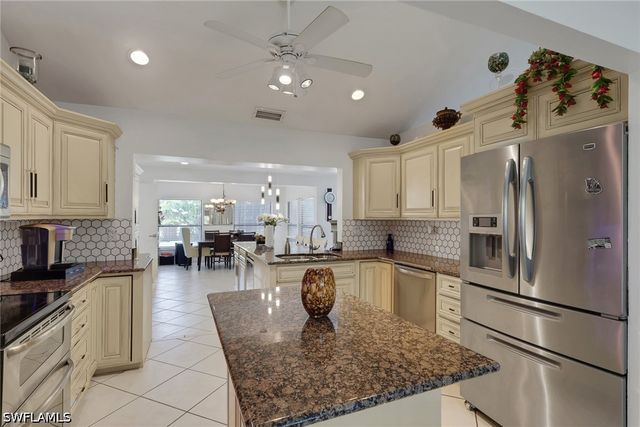 3036 Round Table LN, Naples, FL 34112