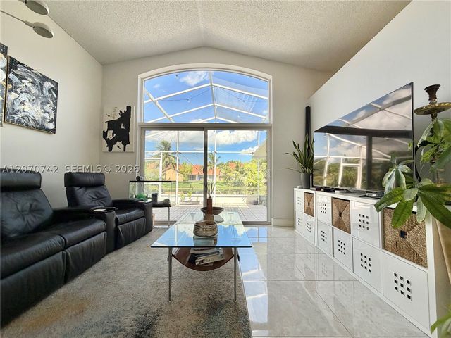 415 NW 165th Ave, Pembroke Pines, FL 33028