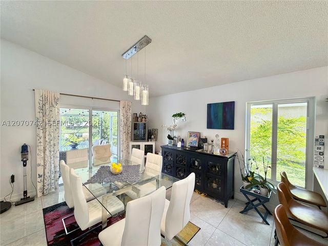 415 NW 165th Ave, Pembroke Pines, FL 33028