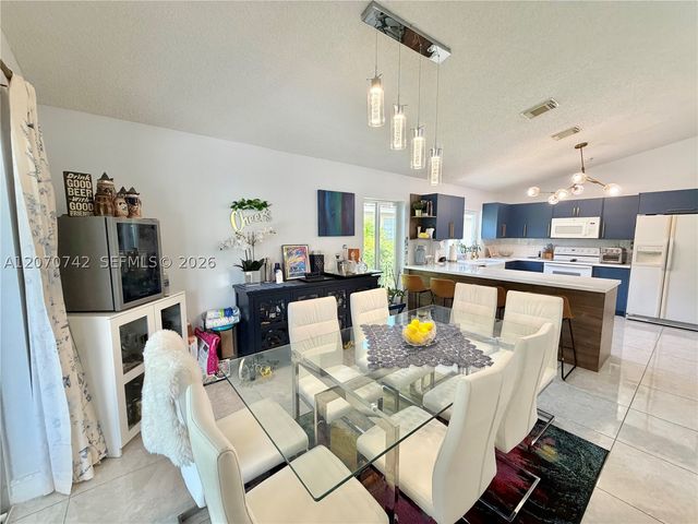 415 NW 165th Ave, Pembroke Pines, FL 33028