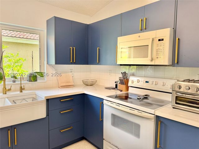 415 NW 165th Ave, Pembroke Pines, FL 33028