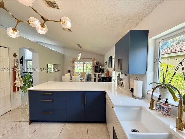 415 NW 165th Ave, Pembroke Pines, FL 33028