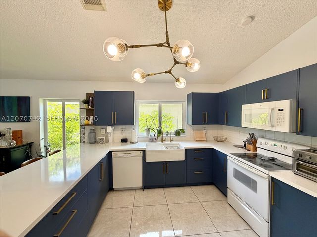 415 NW 165th Ave, Pembroke Pines, FL 33028