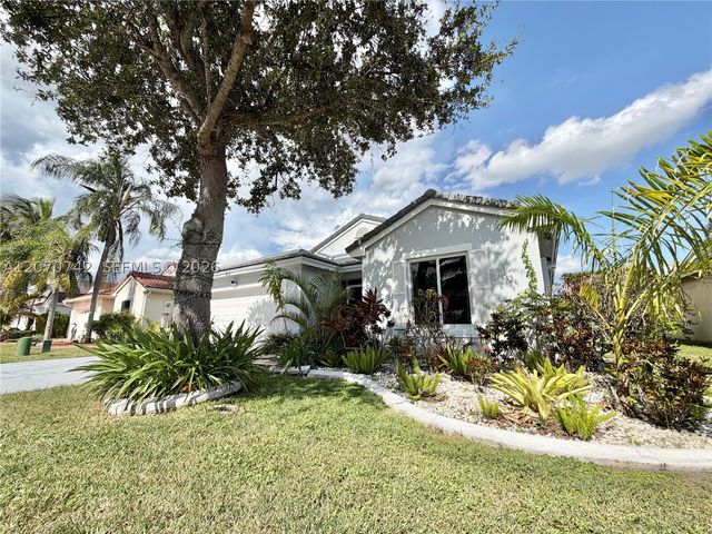 415 NW 165th Ave, Pembroke Pines, FL 33028