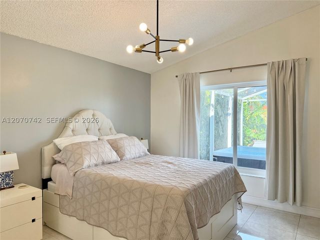 415 NW 165th Ave, Pembroke Pines, FL 33028