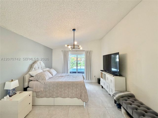 415 NW 165th Ave, Pembroke Pines, FL 33028