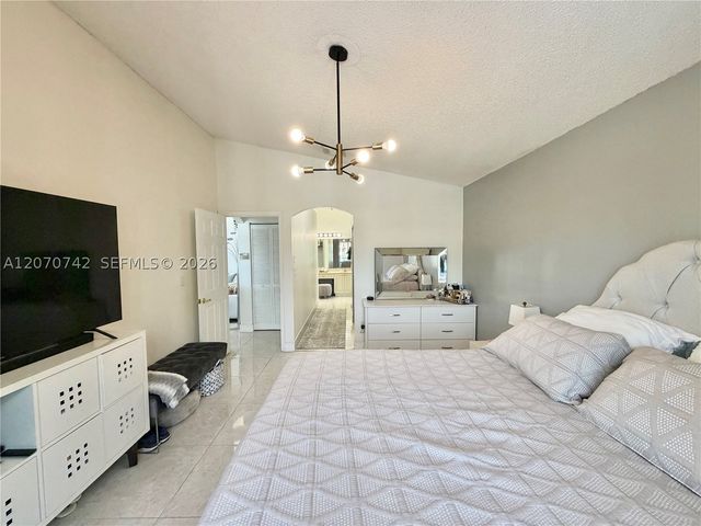 415 NW 165th Ave, Pembroke Pines, FL 33028