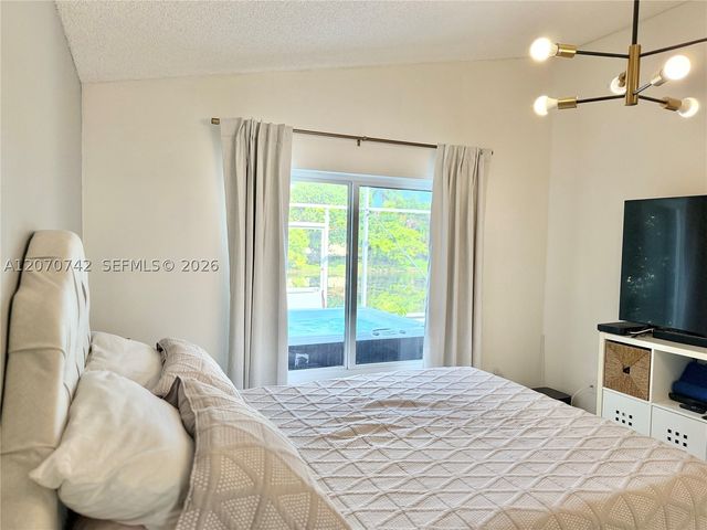 415 NW 165th Ave, Pembroke Pines, FL 33028