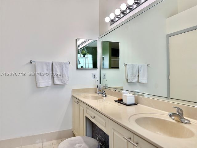 415 NW 165th Ave, Pembroke Pines, FL 33028
