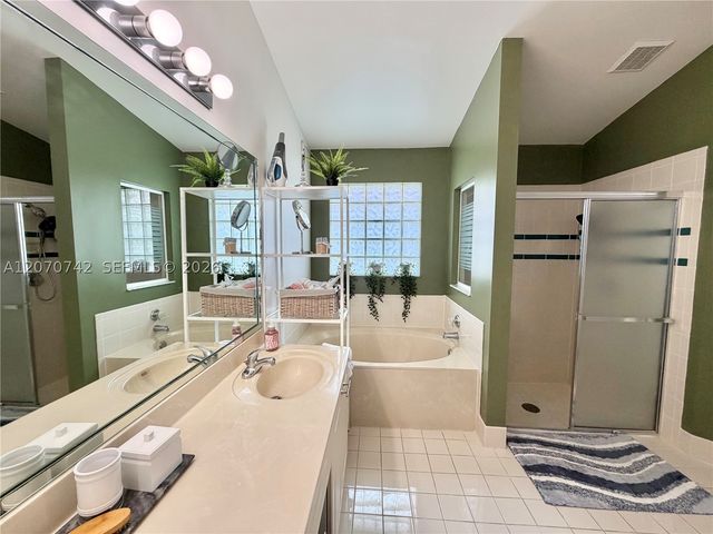 415 NW 165th Ave, Pembroke Pines, FL 33028