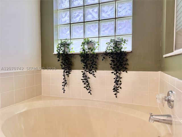 415 NW 165th Ave, Pembroke Pines, FL 33028
