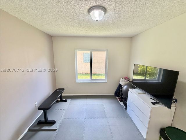 415 NW 165th Ave, Pembroke Pines, FL 33028
