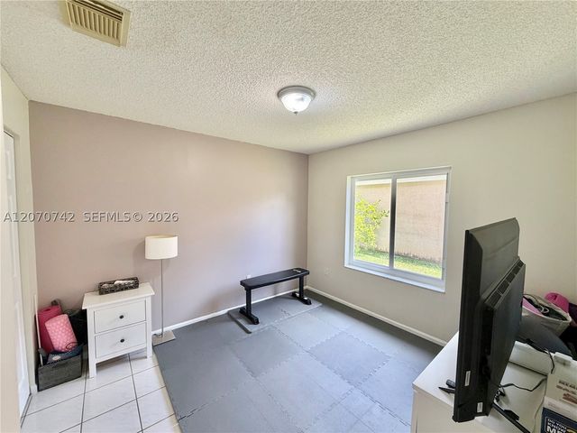 415 NW 165th Ave, Pembroke Pines, FL 33028