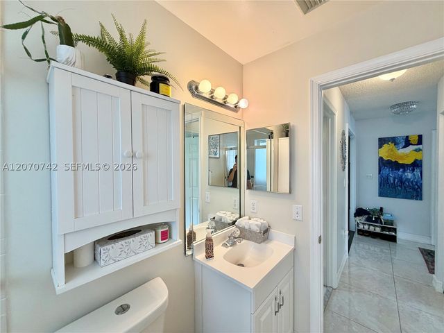 415 NW 165th Ave, Pembroke Pines, FL 33028