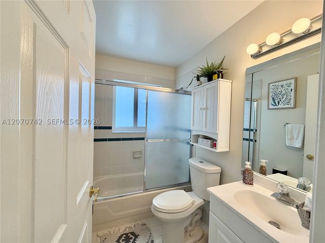 415 NW 165th Ave, Pembroke Pines, FL 33028