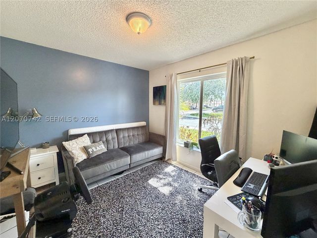 415 NW 165th Ave, Pembroke Pines, FL 33028