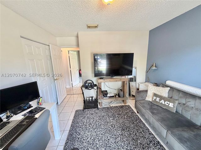 415 NW 165th Ave, Pembroke Pines, FL 33028