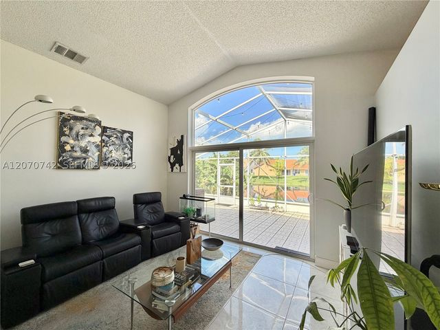 415 NW 165th Ave, Pembroke Pines, FL 33028