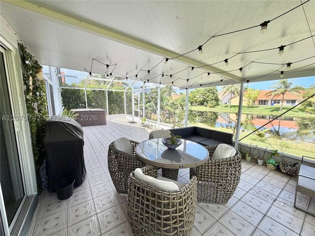 415 NW 165th Ave, Pembroke Pines, FL 33028