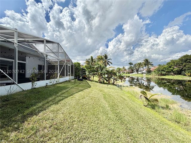 415 NW 165th Ave, Pembroke Pines, FL 33028