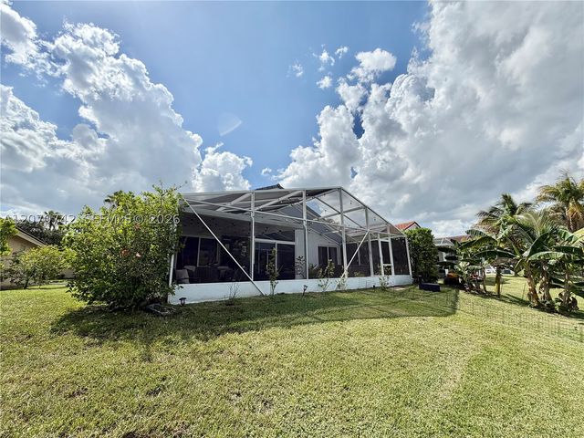 415 NW 165th Ave, Pembroke Pines, FL 33028