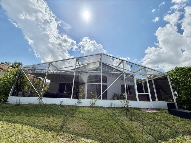 415 NW 165th Ave, Pembroke Pines, FL 33028