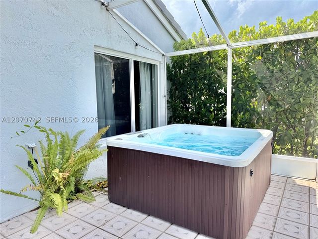 415 NW 165th Ave, Pembroke Pines, FL 33028