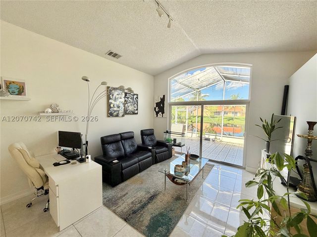 415 NW 165th Ave, Pembroke Pines, FL 33028