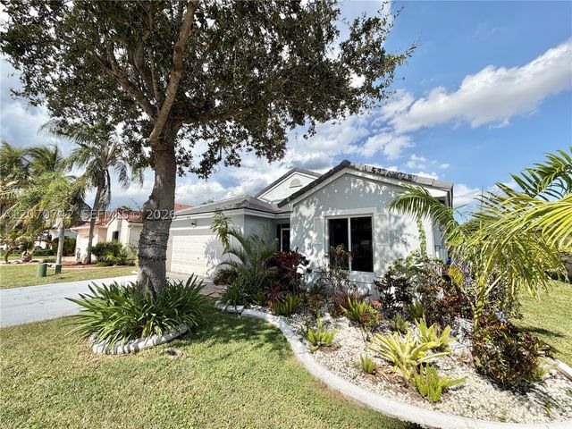 415 NW 165th Ave, Pembroke Pines, FL 33028