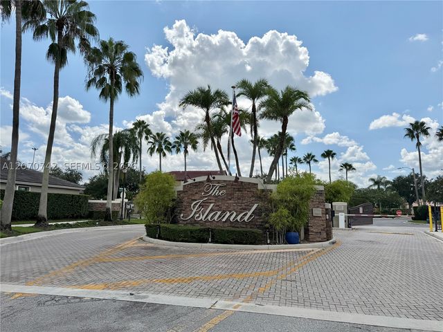 415 NW 165th Ave, Pembroke Pines, FL 33028