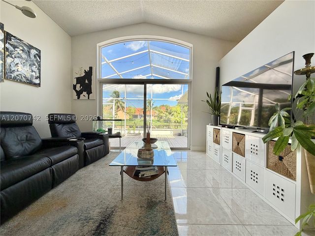 415 NW 165th Ave, Pembroke Pines, FL 33028