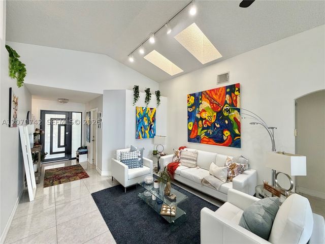 415 NW 165th Ave, Pembroke Pines, FL 33028