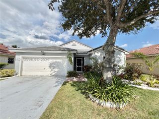 415 NW 165th Ave, Pembroke Pines, FL 33028