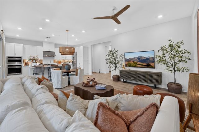 422 Sunrise Road, Rancho Mission Viejo, CA 92694