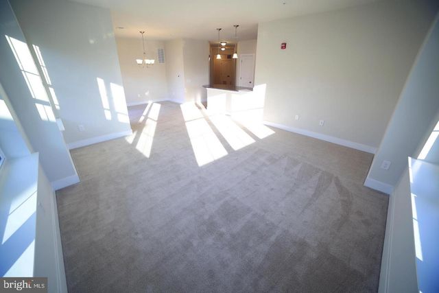 9521 BASTILLE ST #305, Fairfax, VA 22031