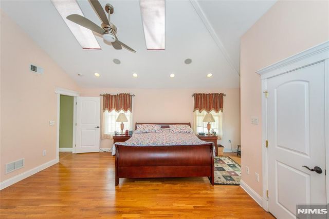 12-31 Roosevelt Place, Fair Lawn, NJ 07410