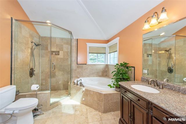 12-31 Roosevelt Place, Fair Lawn, NJ 07410