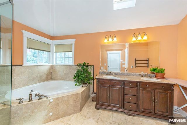 12-31 Roosevelt Place, Fair Lawn, NJ 07410