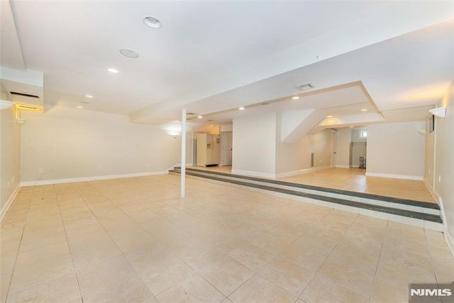 12-31 Roosevelt Place, Fair Lawn, NJ 07410