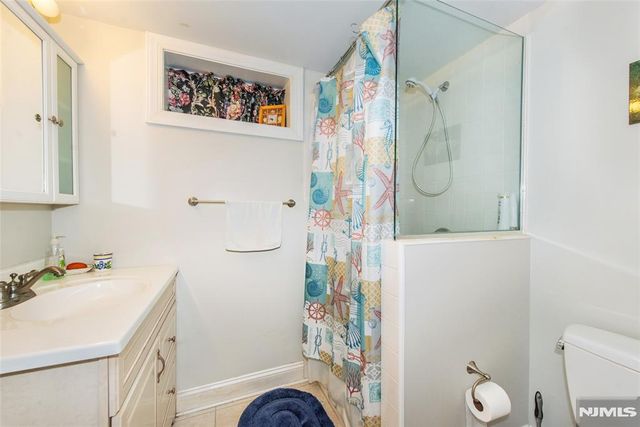 12-31 Roosevelt Place, Fair Lawn, NJ 07410