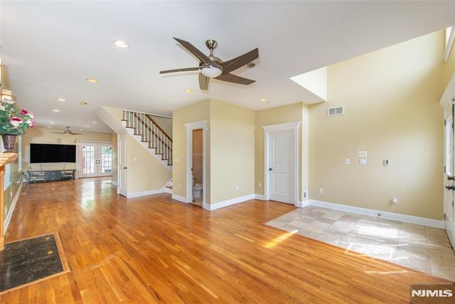 12-31 Roosevelt Place, Fair Lawn, NJ 07410