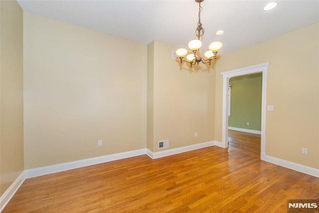 12-31 Roosevelt Place, Fair Lawn, NJ 07410