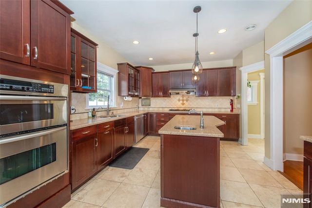 12-31 Roosevelt Place, Fair Lawn, NJ 07410