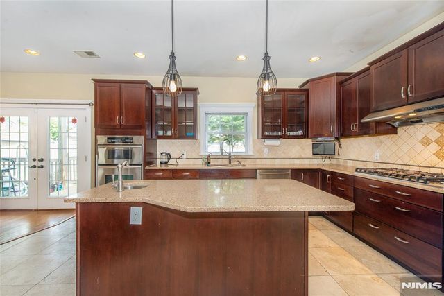 12-31 Roosevelt Place, Fair Lawn, NJ 07410