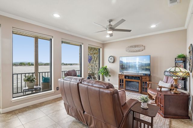 401 E Pearl Street 2201, Granbury, TX 76048