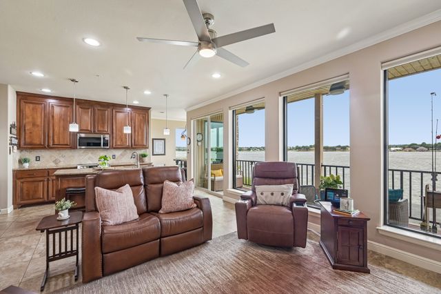401 E Pearl Street 2201, Granbury, TX 76048