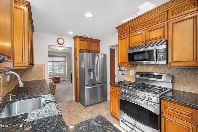 12 Pemberton Drive, Matawan, NJ 07747