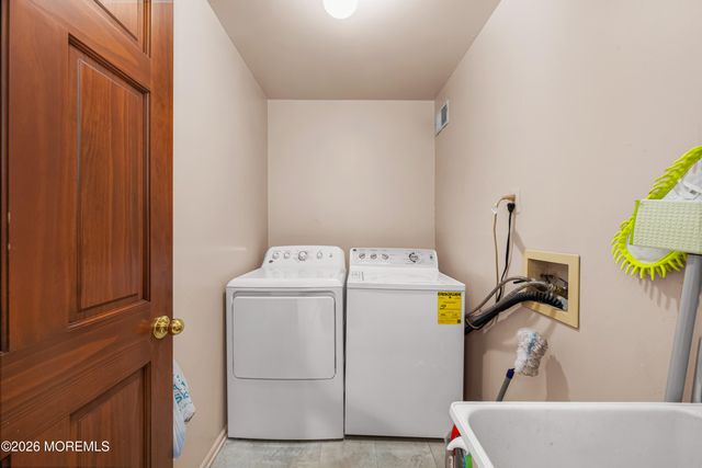 12 Pemberton Drive, Matawan, NJ 07747